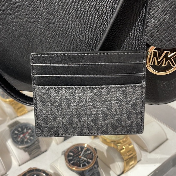 MICHAEL KORS MENS
Cooper Graphic Logo Tall Card Case
Style# 36S3LCOD2B
PINK
NWT - Picture 4 of 16